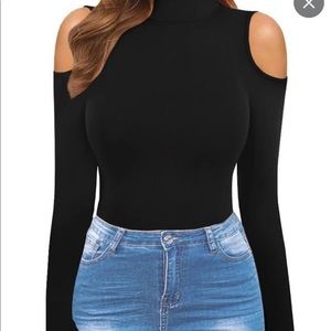 Lulus Mock Neck Ribbed Cold Shoulder Top size Large